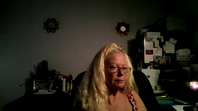 Snapshot of XTRAHORNYONE chatting on October 6, 2025, 12:56 am XTRAHORNYONE online show from October 6, 2025, 12:56 am