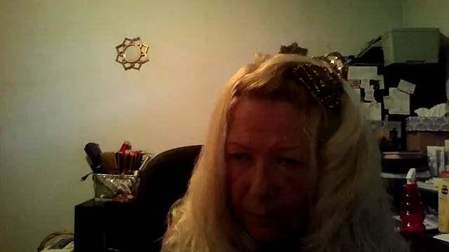 Snapshot of XTRAHORNYONE chatting on October 13, 2025, 4:08 pm XTRAHORNYONE online show from October 13, 2025, 4:08 pm