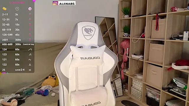 Snapshot of aliiiiiina chatting on March 14, 2025, 8:06 pm aliiiiiina online show from March 14, 2025, 8:06 pm