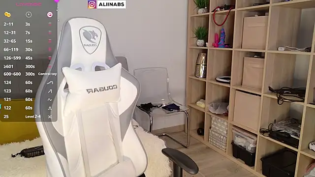 Snapshot of aliiiiiina chatting on February 9, 2025, 8:45 pm aliiiiiina online show from February 9, 2025, 8:45 pm