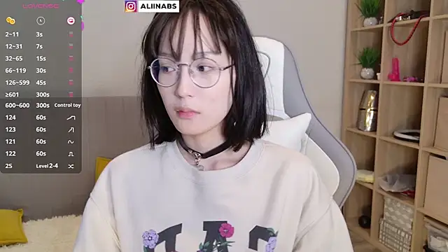 Snapshot of aliiiiiina chatting on February 6, 2025, 7:07 pm aliiiiiina online show from February 6, 2025, 7:07 pm