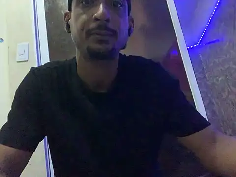 Snapshot of domigoodguy chatting on January 21, 2025, 11:24 pm domigoodguy online show from January 21, 2025, 11:24 pm