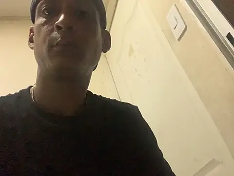 Snapshot of domigoodguy chatting on February 20, 2025, 7:19 pm domigoodguy online show from February 20, 2025, 7:19 pm