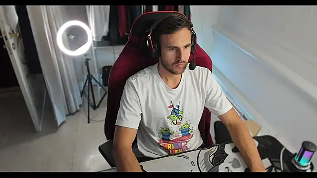 Snapshot of Raamoss chatting on September 16, 2025, 12:55 am Raamoss online show from September 16, 2025, 12:55 am