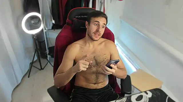 Snapshot of Raamoss chatting on October 6, 2025, 7:36 pm Raamoss online show from October 6, 2025, 7:36 pm