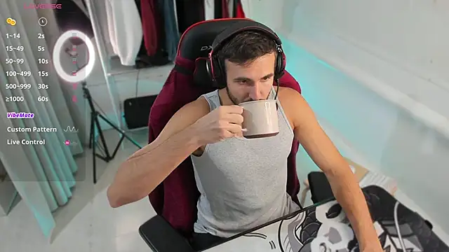 Snapshot of Raamoss chatting on September 19, 2025, 4:11 pm Raamoss online show from September 19, 2025, 4:11 pm