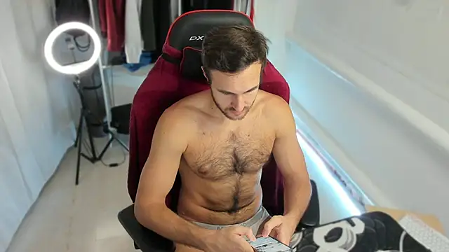 Snapshot of Raamoss chatting on October 10, 2025, 12:39 pm Raamoss online show from October 10, 2025, 12:39 pm