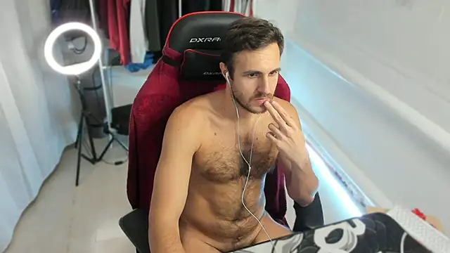 Snapshot of Raamoss chatting on October 9, 2025, 8:09 pm Raamoss online show from October 9, 2025, 8:09 pm