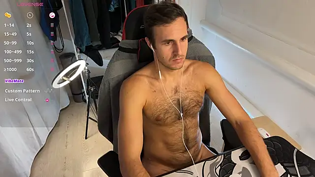 Snapshot of Raamoss chatting on October 17, 2025, 9:27 pm Raamoss online show from October 17, 2025, 9:27 pm