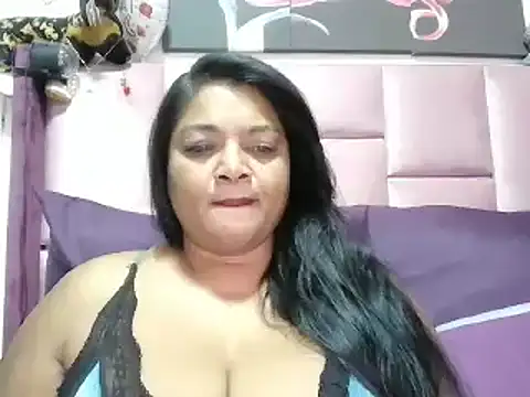 Snapshot of IndianDelia chatting on May 5, 2026, 4:04 am IndianDelia online show from May 5, 2026, 4:04 am