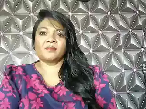 Snapshot of IndianDelia chatting on April 17, 2026, 6:05 am IndianDelia online show from April 17, 2026, 6:05 am
