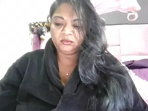 Snapshot of IndianDelia chatting on May 18, 2026, 5:02 am IndianDelia online show from May 18, 2026, 5:02 am