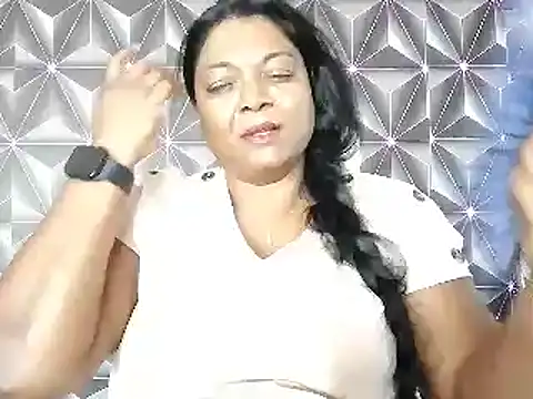 Snapshot of IndianDelia chatting on April 1, 2026, 5:42 am IndianDelia online show from April 1, 2026, 5:42 am