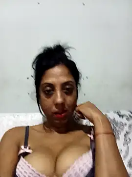 Snapshot of Mahi4luv chatting on April 15, 2026, 9:48 pm Mahi4luv online show from April 15, 2026, 9:48 pm