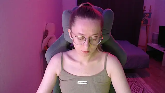 Snapshot of AnabelFrel chatting on October 2, 2025, 12:47 am AnabelFrel online show from October 2, 2025, 12:47 am