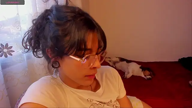 Snapshot of aluna_0310 chatting on December 16, 2024, 10:45 pm aluna 0310 online show from December 16, 2024, 10:45 pm