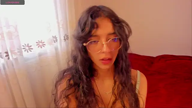 Snapshot of aluna_0310 chatting on December 4, 2024, 9:40 pm aluna 0310 online show from December 4, 2024, 9:40 pm