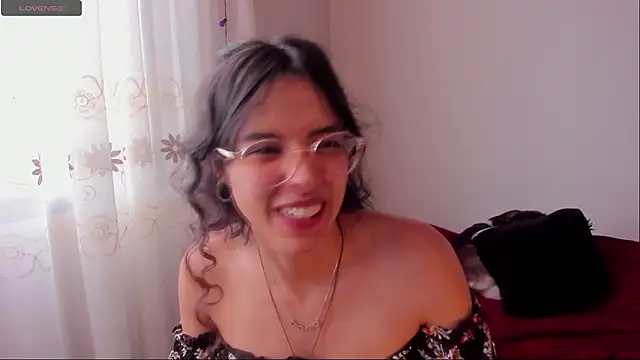 Snapshot of aluna_0310 chatting on December 2, 2024, 8:28 pm aluna 0310 online show from December 2, 2024, 8:28 pm