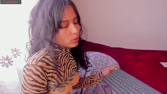 Snapshot of aluna_0310 chatting on February 10, 2025, 8:00 pm aluna 0310 online show from February 10, 2025, 8:00 pm