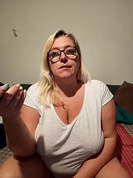 Snapshot of winniess40 chatting on April 18, 2026, 2:47 am winniess40 online show from April 18, 2026, 2:47 am