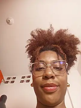 thaimy  online show from March 13, 2026, 2:38 am