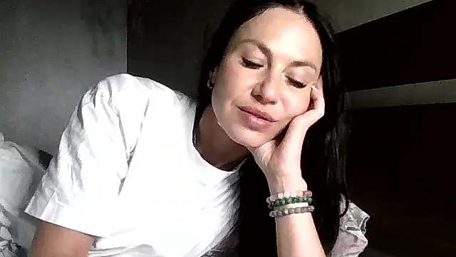 JulianaGold1 online show from May 29, 2026, 7:42 pm