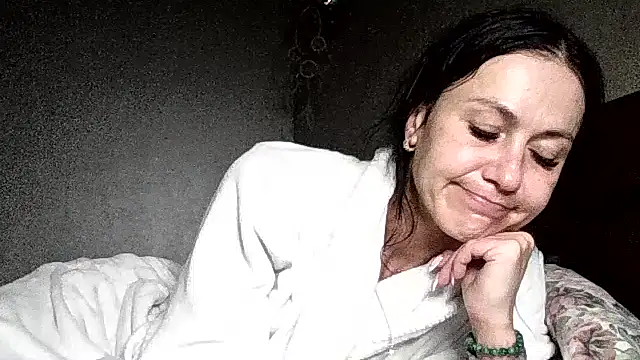 JulianaGold1 online show from May 19, 2026, 9:22 pm