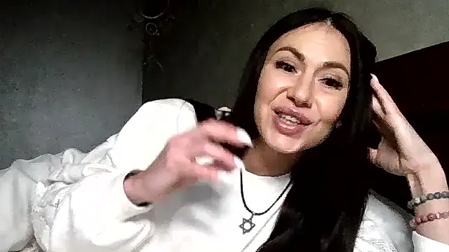 JulianaGold1 online show from December 19, 2025, 8:44 pm