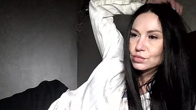 JulianaGold1 online show from February 2, 2026, 5:45 pm