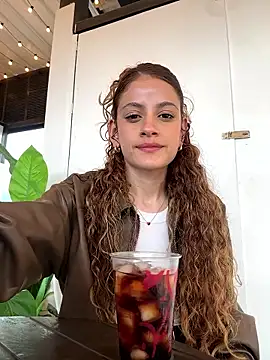 alana15 online show from January 7, 2026, 9:09 pm