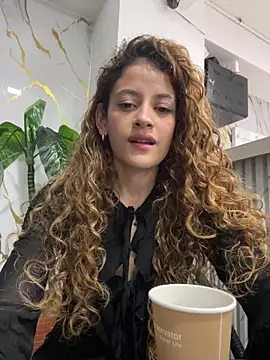 alana15 online show from October 4, 2025, 9:38 pm