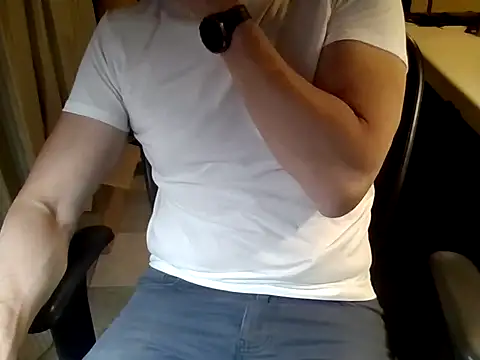 Snapshot of mariohurt101 chatting on December 16, 2025, 9:19 pm mariohurt101 online show from December 16, 2025, 9:19 pm