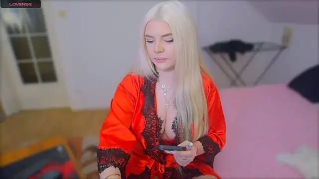 Snapshot of ParadiseRose chatting on January 12, 2025, 3:39 am ParadiseRose online show from January 12, 2025, 3:39 am