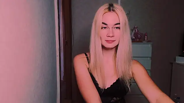 Snapshot of xxxcharismaaa chatting on October 28, 2025, 6:51 pm xxxcharismaaa online show from October 28, 2025, 6:51 pm