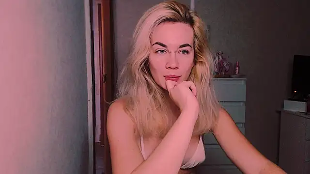 Snapshot of xxxcharismaaa chatting on November 6, 2025, 7:56 am xxxcharismaaa online show from November 6, 2025, 7:56 am