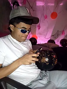 Snapshot of pinedasex777 chatting on October 8, 2025, 11:01 am pinedasex777 online show from October 8, 2025, 11:01 am