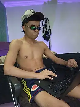 Snapshot of pinedasex777 chatting on November 15, 2025, 11:03 am pinedasex777 online show from November 15, 2025, 11:03 am