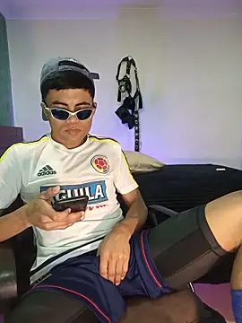 Snapshot of pinedasex777 chatting on November 17, 2025, 10:19 am pinedasex777 online show from November 17, 2025, 10:19 am