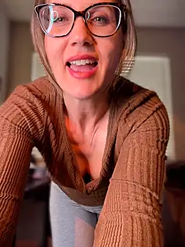 Snapshot of MaiseKnox chatting on June 30, 2026, 9:15 pm MaiseKnox online show from June 30, 2026, 9:15 pm