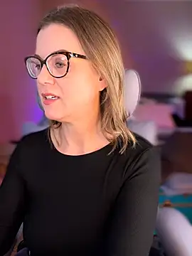 MaiseKnox online show from February 18, 2026, 11:45 pm