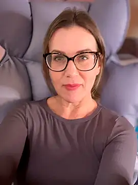 Snapshot of MaiseKnox chatting on June 24, 2026, 10:18 pm MaiseKnox online show from June 24, 2026, 10:18 pm