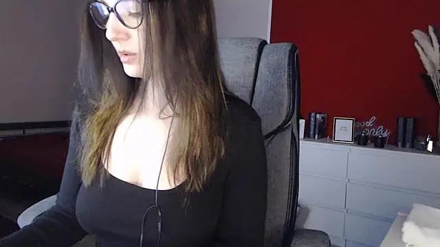 Alina Lamour online show from March 3, 2026, 7:10 pm