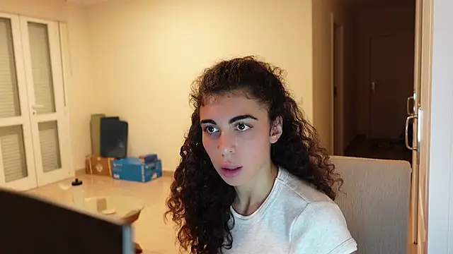 lady ana  online show from November 26, 2025, 9:04 pm