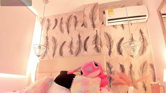 Snapshot of Vivi_prinncess chatting on November 3, 2025, 1:58 pm Vivi prinncess online show from November 3, 2025, 1:58 pm