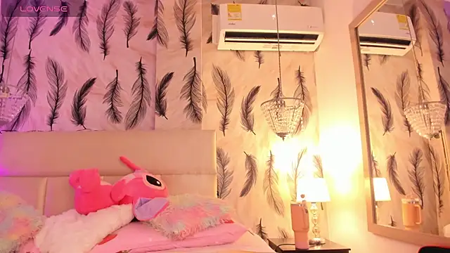 Snapshot of Vivi_prinncess chatting on December 15, 2025, 11:10 pm Vivi prinncess online show from December 15, 2025, 11:10 pm