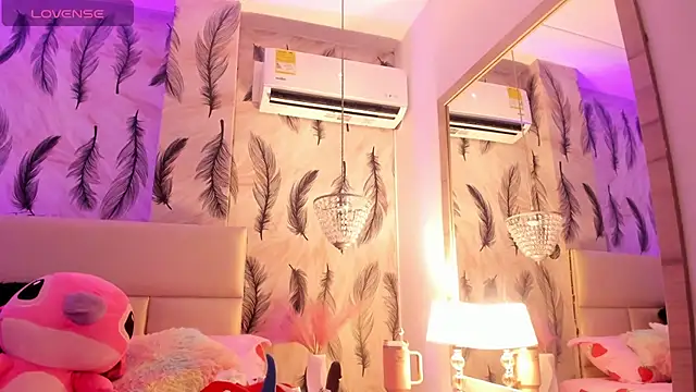 Snapshot of Vivi_prinncess chatting on November 2, 2025, 10:37 pm Vivi prinncess online show from November 2, 2025, 10:37 pm