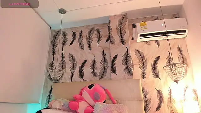 Snapshot of Vivi_prinncess chatting on November 30, 2025, 12:00 am Vivi prinncess online show from November 30, 2025, 12:00 am