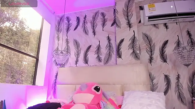 Snapshot of Vivi_prinncess chatting on November 13, 2025, 10:13 pm Vivi prinncess online show from November 13, 2025, 10:13 pm