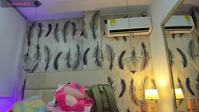 Snapshot of Vivi_prinncess chatting on November 18, 2025, 10:34 pm Vivi prinncess online show from November 18, 2025, 10:34 pm