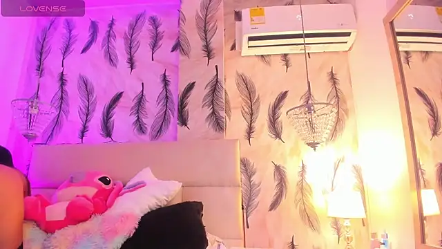 Snapshot of Vivi_prinncess chatting on December 4, 2025, 12:09 am Vivi prinncess online show from December 4, 2025, 12:09 am